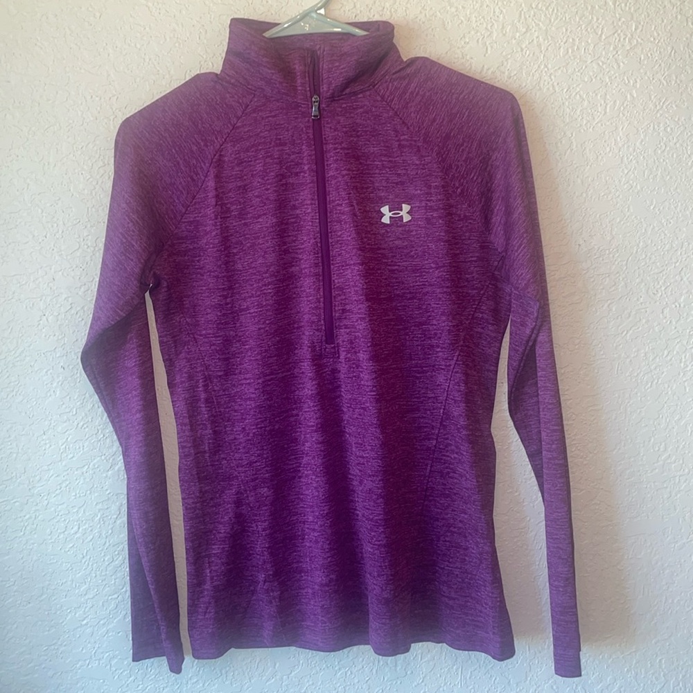 Under Armour women’s heatgear dri-fit shirt. Size Sm